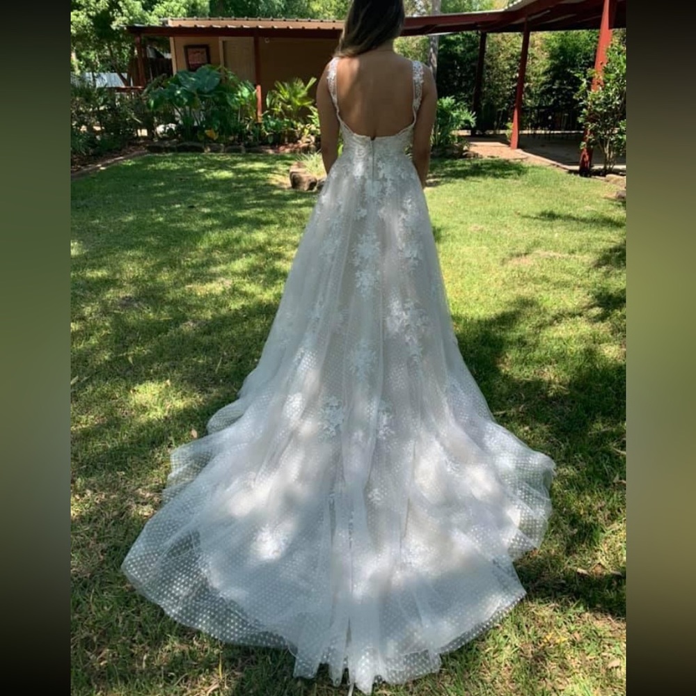 New wedding dress - Picture 4 of 7